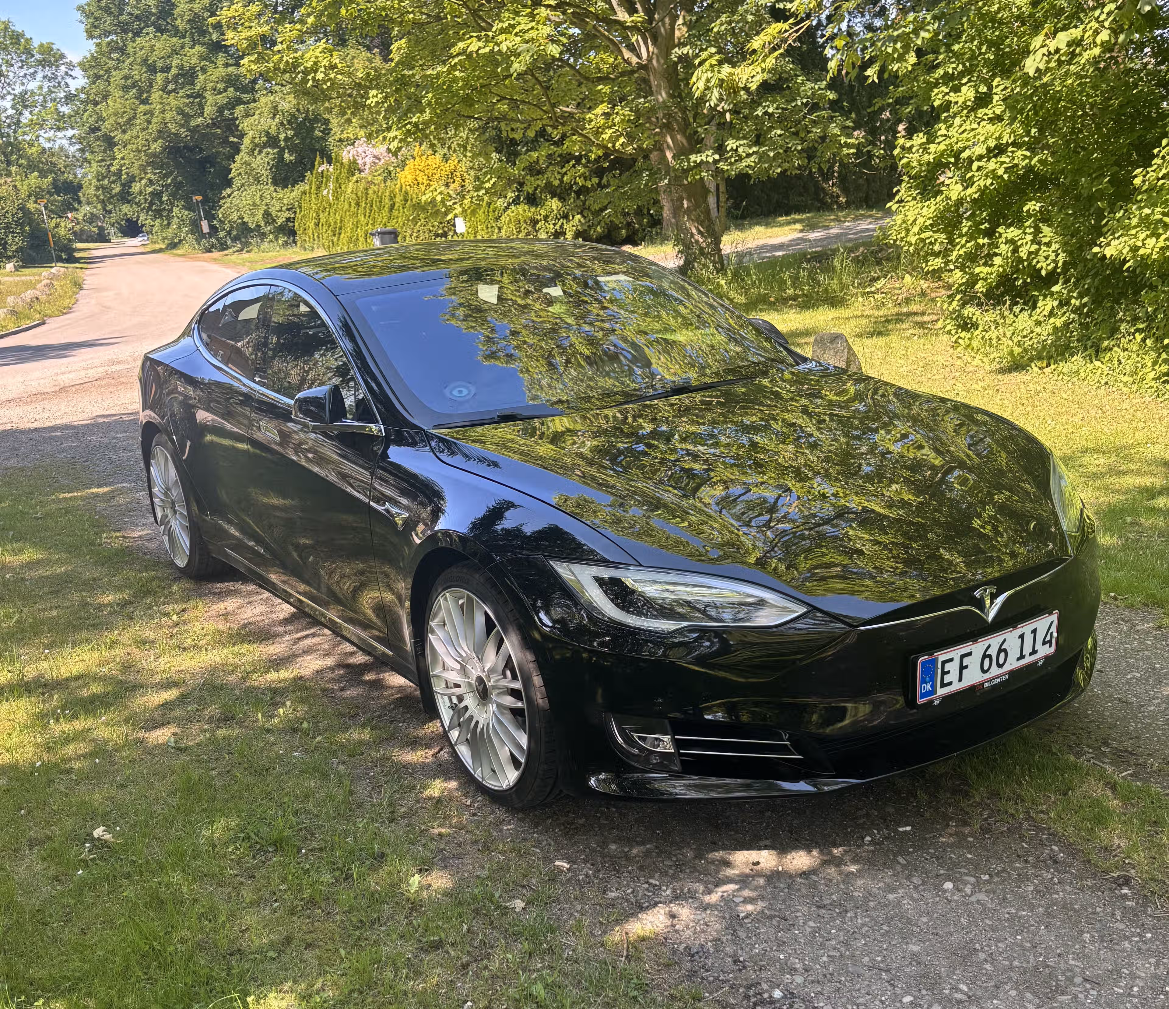 TESLA Model S 75