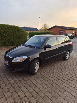 SKODA 
                FABIA COMBI Thumbnail 1