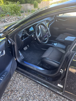 TESLA 
                Model S 75 Thumbnail 11