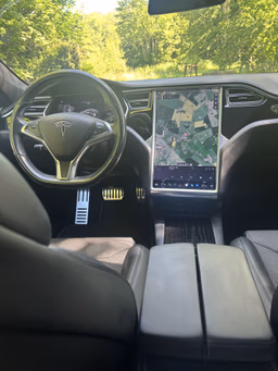 TESLA 
                Model S 75 Thumbnail 10