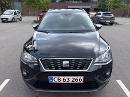 SEAT 
                Arona Thumbnail 2