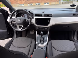 SEAT 
                Arona Thumbnail 9