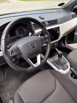 SEAT 
                Arona Thumbnail 10