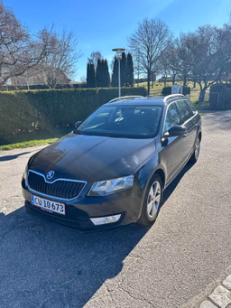 SKODA 
                OCTAVIA COMBI Thumbnail 3