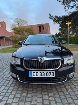 SKODA 
                SUPERB Thumbnail 2