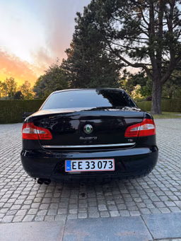 SKODA 
                SUPERB Thumbnail 6