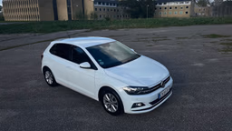 VOLKSWAGEN 
                POLO Thumbnail 4