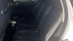 VOLKSWAGEN 
                POLO Thumbnail 16
