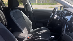 VOLKSWAGEN 
                POLO Thumbnail 13