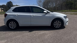 VOLKSWAGEN 
                POLO Thumbnail 7