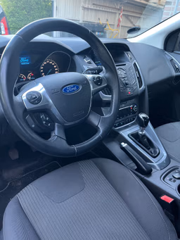FORD 
                FOCUS Thumbnail 4