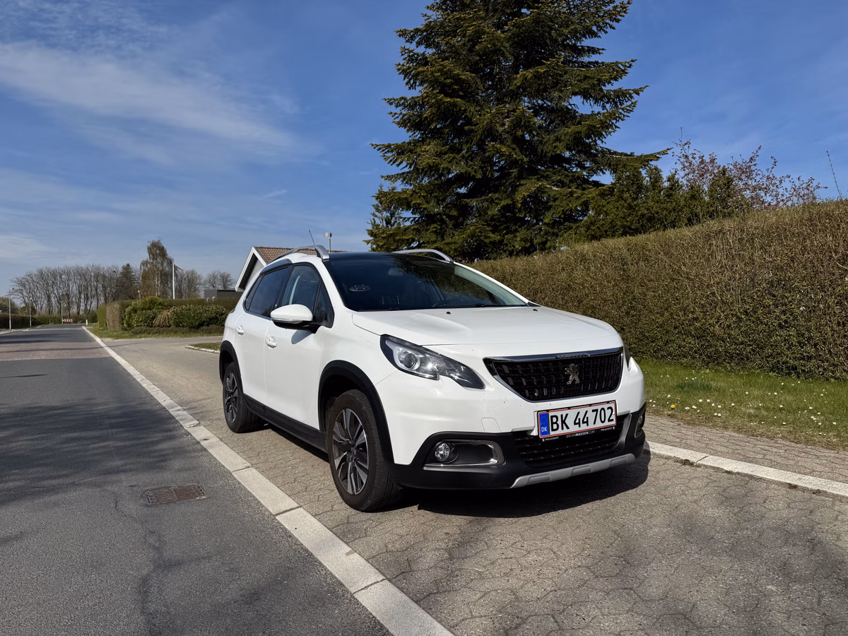 PEUGEOT 
                2008 1