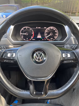 VOLKSWAGEN 
                TIGUAN Thumbnail 6
