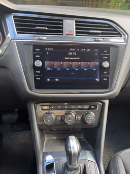 VOLKSWAGEN 
                TIGUAN Thumbnail 10