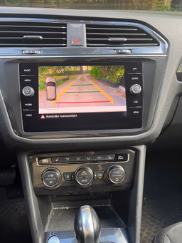 VOLKSWAGEN 
                TIGUAN Thumbnail 9