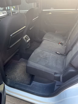 VOLKSWAGEN 
                TIGUAN Thumbnail 14