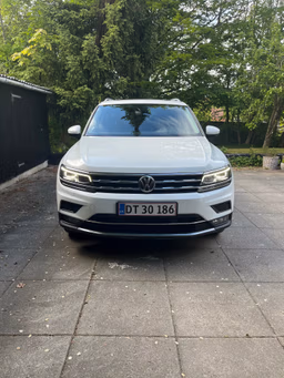 VOLKSWAGEN 
                TIGUAN Thumbnail 2