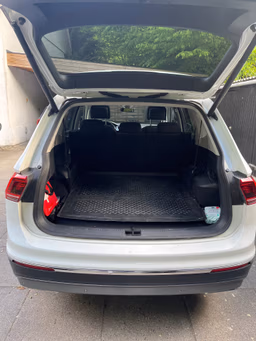 VOLKSWAGEN 
                TIGUAN Thumbnail 17