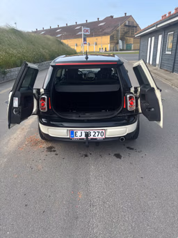 MINI 
                CLUBMAN Thumbnail 7