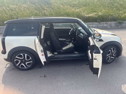 MINI 
                CLUBMAN Thumbnail 10