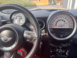MINI 
                CLUBMAN Thumbnail 11