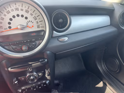 MINI 
                CLUBMAN Thumbnail 12