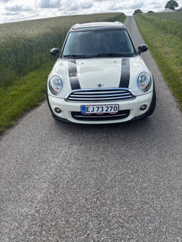 MINI 
                CLUBMAN Thumbnail 2