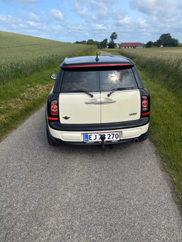 MINI 
                CLUBMAN Thumbnail 6
