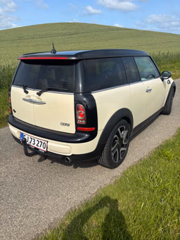 MINI 
                CLUBMAN Thumbnail 8