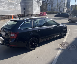 SKODA 
                OCTAVIA Thumbnail 4