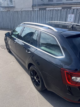 SKODA 
                OCTAVIA Thumbnail 8