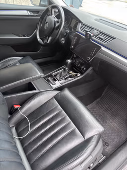 SKODA 
                SUPERB Thumbnail 5
