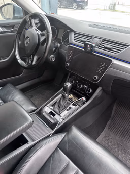SKODA 
                SUPERB Thumbnail 4