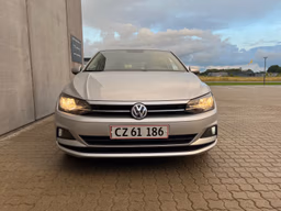 VOLKSWAGEN 
                POLO Thumbnail 2