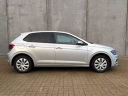 VOLKSWAGEN 
                POLO Thumbnail 3