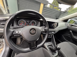 VOLKSWAGEN 
                POLO Thumbnail 6