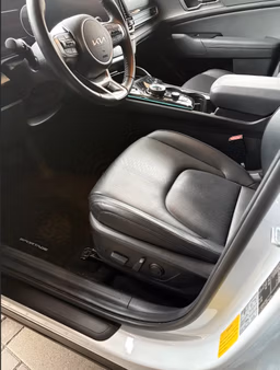 KIA 
                SPORTAGE Thumbnail 8