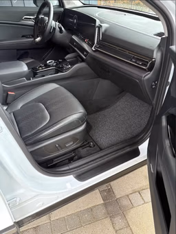 KIA 
                SPORTAGE Thumbnail 9