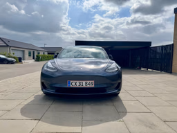 TESLA 
                Model 3 Thumbnail 3