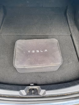 TESLA 
                Model 3 Thumbnail 12