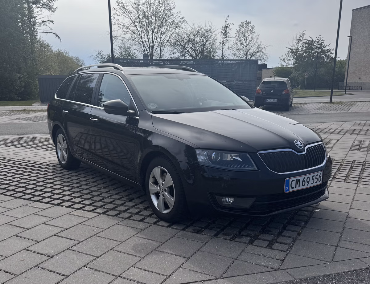 SKODA 
                OCTAVIA COMBI 1