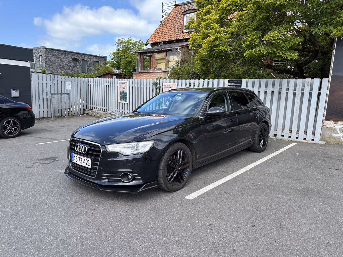 AUDI 
                A6 AVANT 1