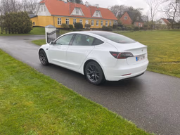 TESLA 
                Model 3 Thumbnail 6