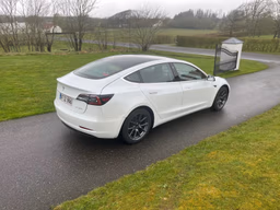 TESLA 
                Model 3 Thumbnail 7