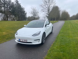 TESLA 
                Model 3 Thumbnail 3