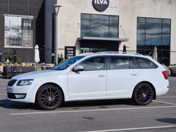 SKODA 
                OCTAVIA COMBI Thumbnail 2