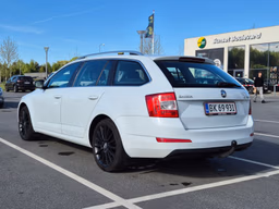 SKODA 
                OCTAVIA COMBI Thumbnail 3