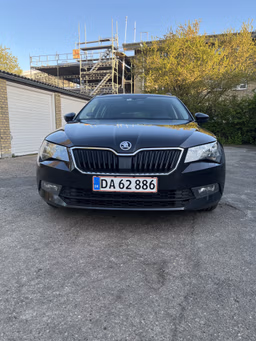 SKODA 
                SUPERB Thumbnail 3