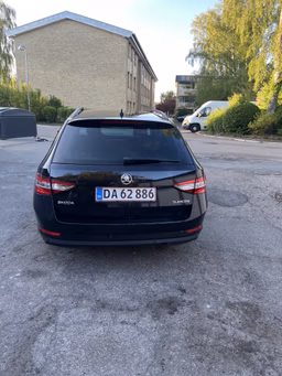 SKODA 
                SUPERB Thumbnail 8