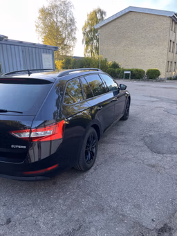 SKODA 
                SUPERB Thumbnail 6
